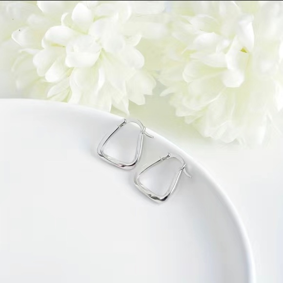 🆕❗️❗️Minimalist Luxury Style Hoop Earrings Sterling 925 Silver Jewelry. - Picture 4 of 7